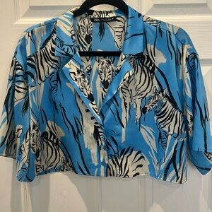 Zara Cropped Blue and Black Printed Button Down